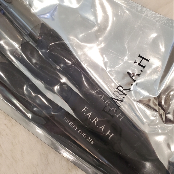 NEW F.A.R.A.H | Be Beautiful Be You 3 piece Face Brush Set - Picture 3 of 3